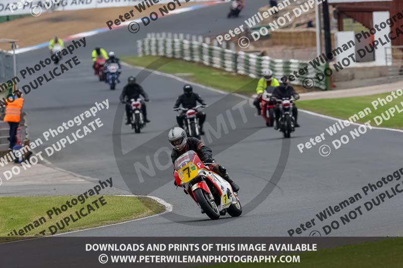 Vintage motorcycle club;eventdigitalimages;mallory park;mallory park trackday photographs;no limits trackdays;peter wileman photography;trackday digital images;trackday photos;vmcc festival 1000 bikes photographs